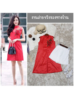 kudapyชุดแซตสั้นสีแดง ไหล่ล้ำมีลายปักหน้าอก เนื้อผ้าซาร่าสีพื้น งานมีซิปหลัง ใส่คู่กางเกง