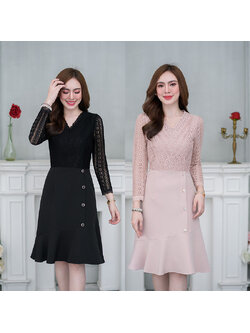 kudapy เดรสสั้นสีชมพู/สีดำ ลูกไม้กระโปรงผ้าพื้น สวยเรียบๆ ใช้ลูกไม้ลายเชิงตัดต่อช่วงอกตามลายผ้า คอวีเป็นลายเชิง สวยหวานดูดี กระโปรงเป็นระบายเฉียงแต่งกระดุมข้าง