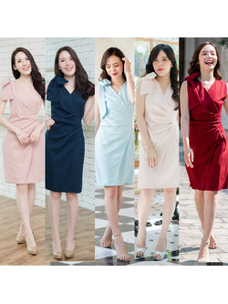 kudapy เดรสสั้นสีกรม,สีชมพู,สีฟ้า,สีครีม,สีแดง,สีเขียวมิ้นท์,สีโอวัลติน ช่วงไหล่แต่งโบว์ใหญ่ที่ไหล่ จับเดรปที่เอว1 ด้าน ประโปรงป้ายด้านหน้า