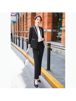 kudapy ชุดสูททำงานผู้หญิงสีดำ แต่งขอบขาวพร้อมกางเกง จุดเด่นของเสื้อตัวนี้คือการแต่งขอบตัวเสื้อ