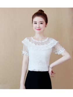 เสื้อลูกไม้สีขาว ผ้าลูกไม้เนื้อนิ่มมากๆๆ ยืดหยุ่นได้ดีค่ะ