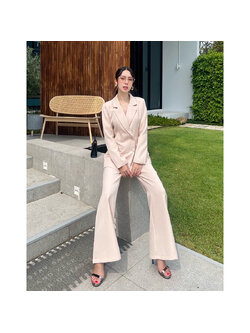 kudapy Set เสื้อสูท+กางเกง สีครีมนู้ด เสื้อสูททรงโอเวอร์ไซส์ มาพร้อมกับกางเกงทรงกระบอกใหญ่