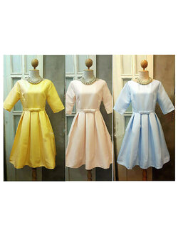 kudapy เดรสสั้นสีเหลือง/โอรสอ่อน/ฟ้า แขนสามส่วน เอวด้านหน้าเย็บแต่งโบว์ กระโปรงจับจีบรอบตัว