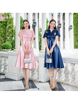 kudapy เดรสเสื้อลูกไม้ ด้านหน้าแต่งกระดุม ช่วงเอวเป็นชั้นเพิ่มดีเทลสวยงาม ส่วนกระโปรงเป็นผ้าเครปซาตินเนื้อผ้ามันเงาบาน