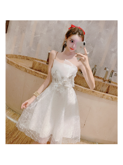 kudapy ชุดเดรสออกงานสไตล์เจ้าหญิงเกาะอกสีขาว ปักดอกไม้และปักเลื่อมเล็กๆทั่วตัวเดรส