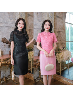 kudapy เดรสสั้นสีชมพู/สีดำ ผ้าไหมรุ่นสวย ด้านบนเป็นเสื้อลุกไม้เลื่อมดีไซน์ช่วงคอสวยมากๆค่ะ เป็นคอปีนใช้ปลายผ้าลูกไม้สวยๆแต่งรอบคอ
