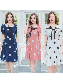 kudapy เดรสสั้นคอเจ้าหญิง เดรสสีชมพู/สีกรม/สีขาว ลายจุดอกระบายผูกโบว์