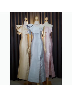 kudapy เดรสยาวสี ทอง/สีเทา/สีชมพูระบายจีบช่วงบ่า จับเดรปสองชั้น ยกตั้งสวยอลัง ใครก็ใส่สวย เนื้อผ้า polyester เงาสวย อยู่ทรง ไม่ยับง่าย