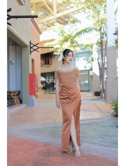 kudapy เดรสยาวออกงาน ปาดไหล่ แต่งสายเดี่ยว เดรสผ้าเครปซาตินเนื้อนิ่มลื่น S M L XL 2XL ยาว 58 นิ้ว