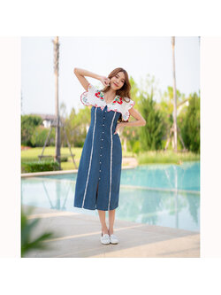 kudapy เดรสยาวสีฟ้า ผ้ายีนส์เนื้อผ้านิ่มใส่สบาย ทรงเข้ารูป ปกคอบัวดีเทลลายปักดอกไม้