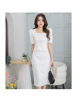 kudapy ชุดเซ็ทสีขาวไข่มุก เนื้อผ้า "fleece tweet" เสื้อแขนสั้นจับจีบหัวแขน คอเหลี่ยมกระดุมหน้าใช้ได้จริง กระโปรงผ่าหลัง