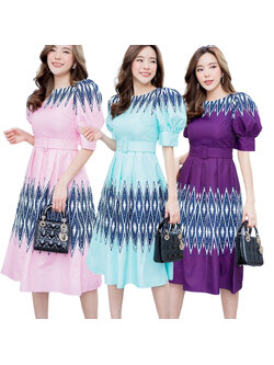 kudapy เดรสผ้าไทยยาวคลุมเข่าสีเขียวมิ้นท์/สีม่วง/สีชมพู เดรสคอกลมแขนตุ๊กตาเข็มขัดรัดเอวลายไทย