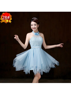 kudapy เดรสสั้นสีฟ้า คล้องคอผ้าซาตินปักลายดอกไม้ เอวยางยืดช่วงเอวปักดอกไม้เล็กเรียงกัน ซิบด้านข้างลำตัว สม๊อกหลัง