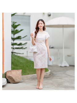 kudapy ชุดเดรสสั้นสีขาวครีม แขนระบาย แต่งระบาย อัดกาว งานสวย มีซับใน ซิบหลัง