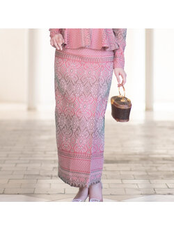 kudapy ผ้าถุงไหมทอลายแพรวากาฬาสินทร์ สีชมพู มีซับใน ซิบหลังอย่างดี