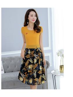 ชุดเดรสสีเหลืองใส่ทำงาน ตัวเสื้อเป็นผ้าชีฟองสีเหลือง 2 ชั้น