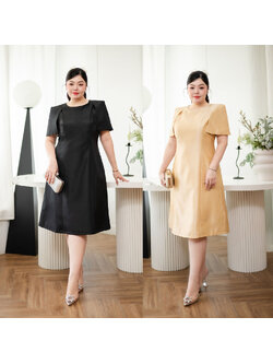 kudapy เดรสคลุมไหล่สีดำ/สีทอง เนื้อผ้าไหมเส้นขีด คอกลม งานตีเกร็ดเข้าทรงทั้งด้านหน้าและด้านหลัง