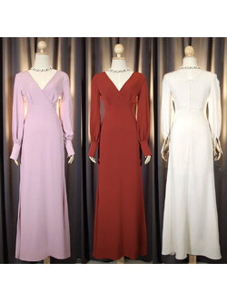 kudapy เดรสยาวสีชมพู/สีแดงเข้ม/สีครีม แขนยาว คัตติ้งถ่วงข้อมือ กระดุมห่อผ้า คอวี เอวสูง เข้ารูปแต่ไม่รัดทรง กระโปรงหางปลา หรูหรา