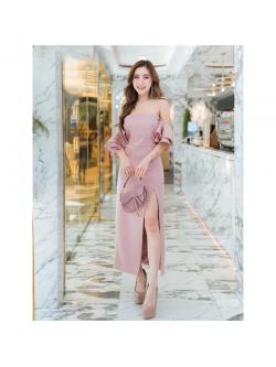 kudapy เดรสยาวสีชมพู เปิดไหล่ตัวยาวผ่าหน้า