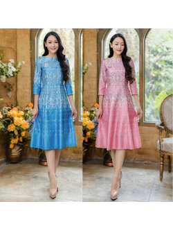 kudapy เดรสสั้นสีฟ้าเข้ม/สีชมพู ผ้าSatin silk อัดกาวพิมพ์ลวดลายแพรวา แขนสามส่วน คอกลม