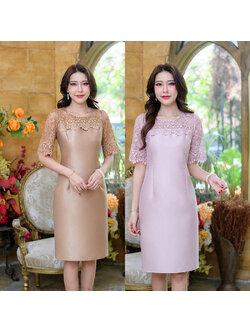 kudapy เดรสสั้นสีน้ำตาลทอ/สีชมพูอ่อน ผ้าไหมญี่ปุ่นช่วงอกและแขนต่อด้วยผ้าลูกไม้ใยบวบลายเชิงทุกจุด ทั้งช่วงแขนและด้านหน้าด้านหลัง