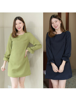 kudapy เดรสสั้นสีเขียว/สีกรม คอกลมทรงปาด แขนยาวสม๊อคปลายแขน ทำดีไซน์กุ๊นมัดเป็นโบว์รอบปลายแขน งานเย็บกลับมีซับในทั้งตัวค่า