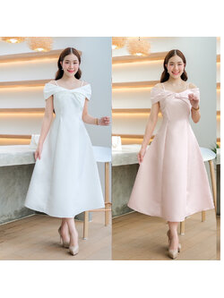 kudapy เดรสยาวสีขาว/สีชมพูพาสเทล เปิดบ่า อกโบว์ มีสายคาดบ่า คัตติ้งเริศแบบอลัง เข้ารูป เก็บทรง กระโปรงบาน