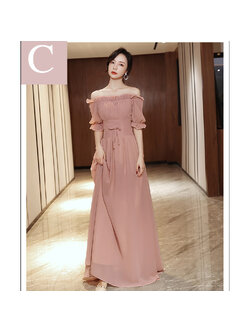 kudapy ชุดเดรสราตรียาว ผ้าชีฟองเนื้อดีสีชมพูนู้ด เดรสเปิดไหล่ หรือปิดไหล่ รอบคอเสื้อมีสายยืดจั๊มด้านใน แขนเสื้อสั้น ปลายแขนจั๊ม เย็บแต่งโบว์ที่เอวด้านหน้า