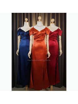 kudapy เดรสยาวสีกรม/สีแดง/สีส้ม/สีน้ำตาล อกโค้งไขว้ มีสาย ไม่รั้งแขน ผ่าหน้าขา sexy เล็กๆ ซิปหลังใส่ง่ายค่ะ เนื้อผ้า Duchess อัดกาว เงาสวย