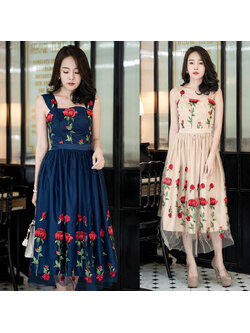 kudapy เดรสสั้นสีกรม/ครีม ใช้ผ้าชีทรูปัดลายกุหลาบพร้อมซับอย่างดีในการตัดเย็บ