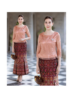 kudapy เซต2 ชิ้น เสื้อลูกไม้สีโอรสกะปิ+กระโปรงผ้าไหมแพรวากาฬสินสีแดงเข้มทรงหางปลา คอกลม แขนสามส่วน ทรงสวย งานมีซับใน ซิบหลัง