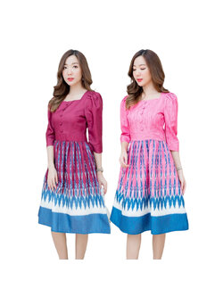 kudapy เดรสสั้นผ้าไทยแขนสามส่วนสีชมพู/สีแดง เดรสคอเหลี่ยมกระดุมหน้าไหล่ยกแขนตุ้กตา ซิบหลัง