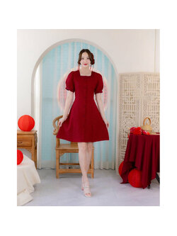 kudapy เดรสสั้นสีแดง ทรงบานลายแต่งคอเหลี่ยม+กระดุม 6 ชิ้น