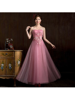 kudapy ชุดราตรียาวสีชมพู หวานเกาะอก ผ้าตาข่ายทั้งชุด อกจับจีบ แต่งดอกคาดเอว & พร้อมเม็ดคริสตัลหรู