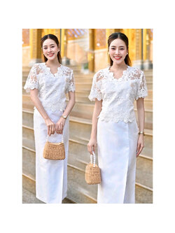 kudapy ชุดเซ็ทเสื้อลูกไม้สีขาวบุหงาพรีเมี่ยม+ ผ้าถุงสำเร็จทอลายอัดกาวอบน้ำยา