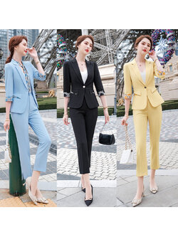 kudapy ชุดสูททำงานผู้หญิงสีดำ/สีเหลือง/สีฟ้า แขนห้าส่วนพร้อมกางเกง จุดเด่นของชุดนี้คือการออกแบบให้กระชับเข้ารูปเป็นแขนห้าส่วนปลายแขนแต่งด้วยลาย