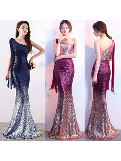 kudapy ยาวสีชมพูอมแดง/สีน้ำเงินกรมท่า ไหล่เฉียงแต่งระบาย ปักเลื่อมทั้งชุด กระโปรงทรงหางปลา เรียบหรูดูแพง สวยดูดี แบบสวยทันสมัย ใส่ออกงาน งานราตรี ไปงานแต่ง