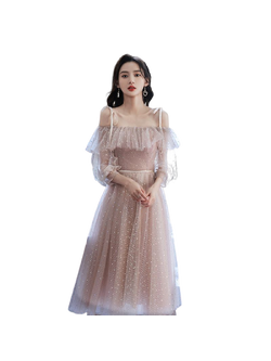 kudapy เดรสยาวราตรีไปงานสีครีมอมชมพู เดรสผ้าซาติน แต่งผ้ามุ้ง ทรงสวยมากค่ะ