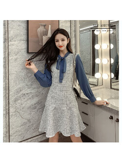 kudapy เดรสสั้นผ้าลายกระสอบสีเทาอ่อน แขนยาวและสายผูกคอโบว์ผ้าโพลีเอสเตอร์สีน้ำเงินอมเทา