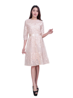 เดรสสั้นลูกไม้สีครีม ใส่ไปงานไหนก็ดูไฮโซ เก็บทรงสวยมาก ดีเทลแขน 4 ส่วน