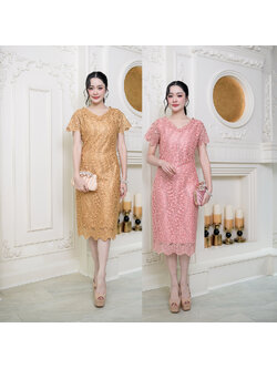 kudapy เดรสลูกไม้คอวีดอกไม้ ผ้าผสมเลื่อมสวยงาม รอบคอเราตกแต่งดอกไม้รอบคอ มีซับในทั้งชุด แต่งซิปหลัง