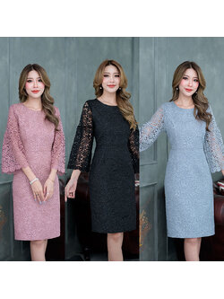 kudapy เดรสสั้นสีชมพูกลีบบัว/สีฟ้าอมเทา/สีดำผ้า jacquard เนื้อนิ่มลายกุหลาบสามมิติ ช่วงแขนต่อด้วยผ้าลูกไม้เป็นแขนทรงต่อระบายสองเลเยอร์