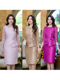 kudapy เดรสสั้นสีน้ำตาลทอง/สีชมพู/สีชมพูบานเย็น ผ้าไหม ต่อแขนลูกไม้ห้าส่วน ช่วงเอวแต่งระบายทวิสและโบว์เล็กๆ รอบคอแต่งลูกไม้ ดีเทลเยอะ