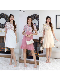 kudapy เดรสสั้นสีชมพู/สีครีม/สีขาว แต่งชายกระโปรงเสื้อลายคอกลม