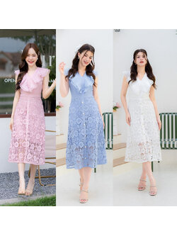 kudapy เดรสยาวสีขาว/สีชมพู/สีฟ้า คอลใหม่คือสวยปังไม่ไหว เป็นทรงกระโปรงพริ้ว แต่งผ้าลายลูกไม้ มีกิมมิคอัดพลีทระบายกลางอก งานซิปซ่อนด้านหลัง