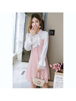 kudapy เดรสสั้นสีชมพู ผ้าลูกไม้ ต่อผ้าโพลีเอสเตอร์สีขาวตัวเสื้อ คอผูกโบว์ แขนยาว ชุดทรงปล่อย