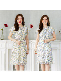 kudapy เดรสสั้นสีขาว/สีครีม ผ้าชีฟอง ระบายรอบคอและอก มีดีเทลแต่มุกขาวรอบคอสวยหวานละมุน ลายผ้าน่ารัก