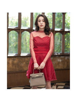 kudapy เดรสสั้นออกงานสีไวน์แดง รุ่นซีทรูแต่งกากเพชรไข่มุก