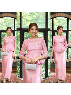 kudapy ชุดเซทผ้าไหมอิตาลีสีชมพู คอกลม เอวดีด แต่งคอเสื้อด้วยลูกไม้อีกชั้น งานเย็บประณีต มีซับใน