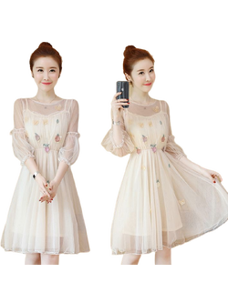 kudapy เดรสสั้นสีครีมแต่ง 3 D เดรสผ้ามุ้งใส่ออกงาน แขนสามส่วนโชว์เซ็กซี่ค่ะ